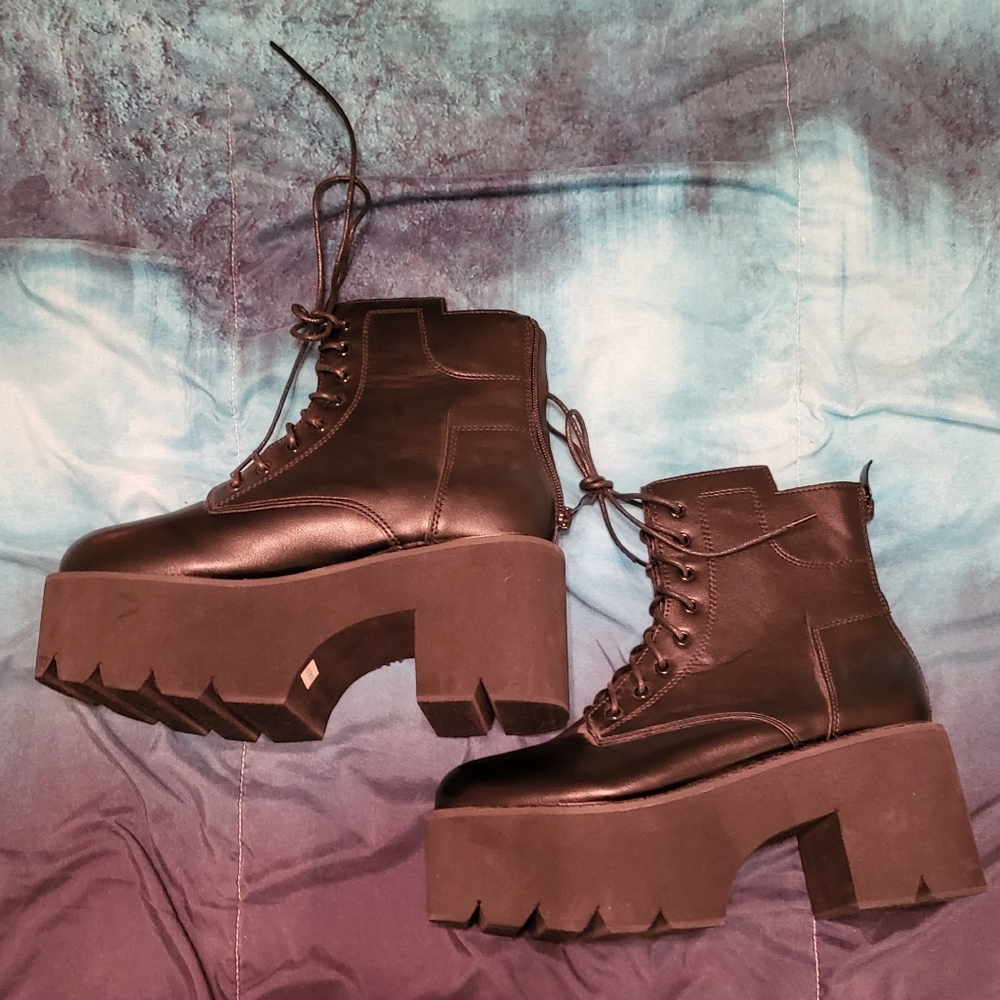 Shein Heeled Boots - size 8 15 bucks